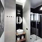 Chiclife - Florentin City Center Apartment * Бергамо